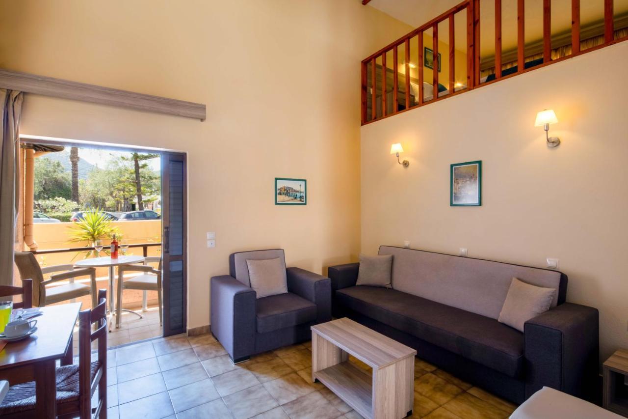 Hotel Rossis Mesongi Exterior photo