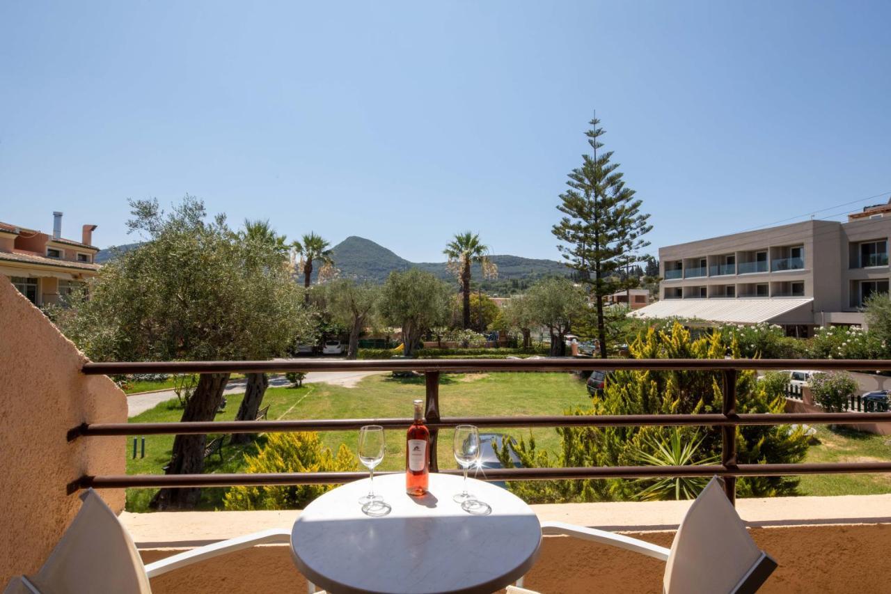 Hotel Rossis Mesongi Exterior photo