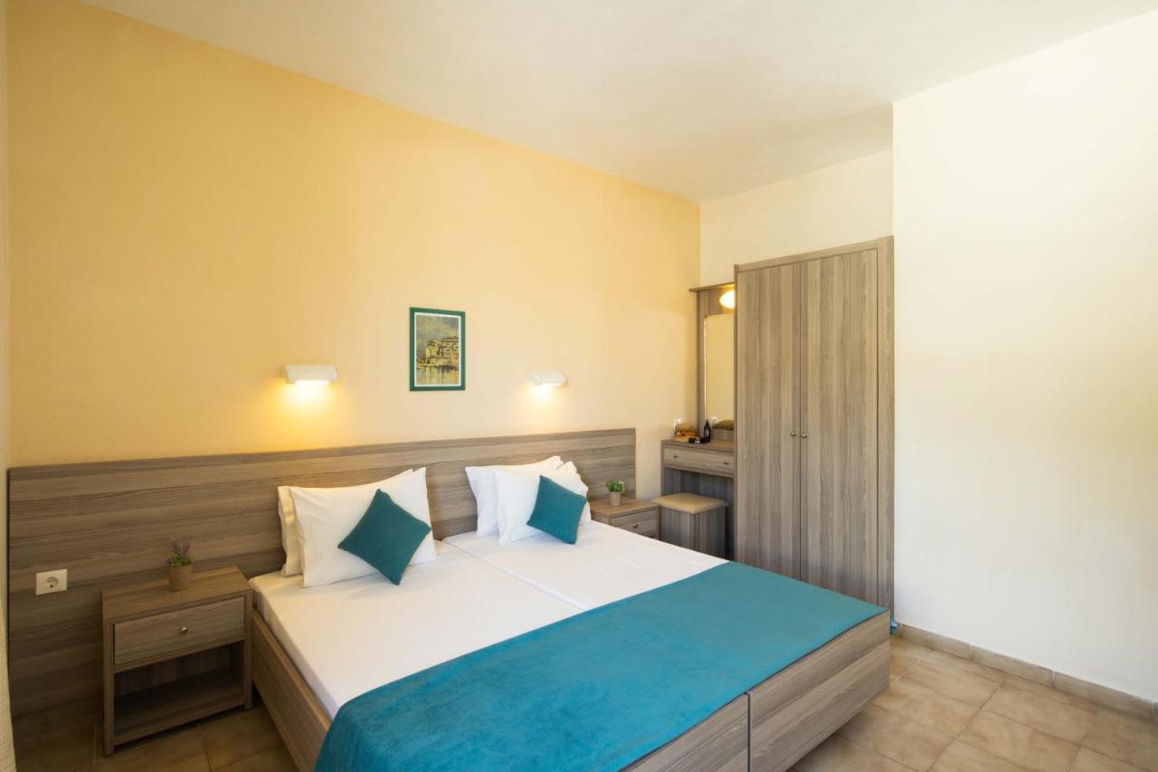 Hotel Rossis Mesongi Exterior photo