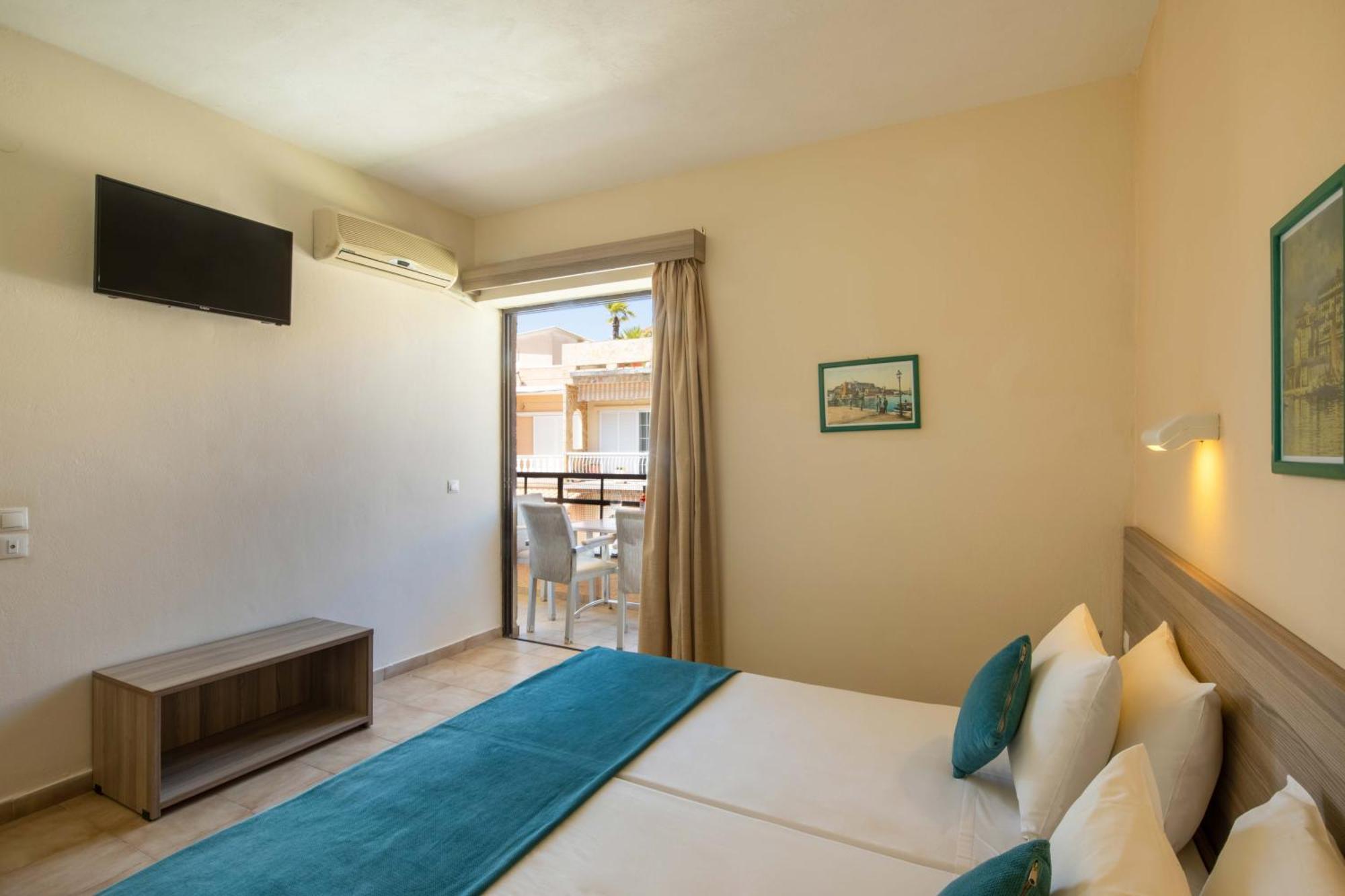 Hotel Rossis Mesongi Exterior photo