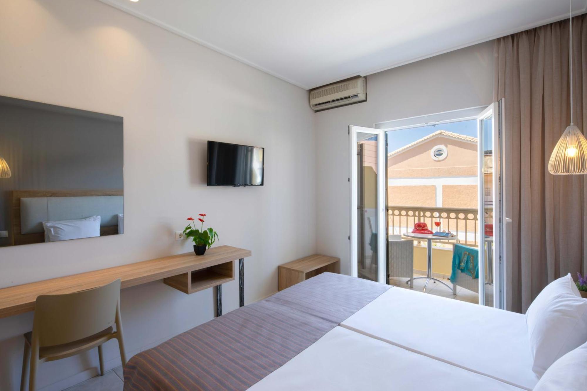 Hotel Rossis Mesongi Exterior photo