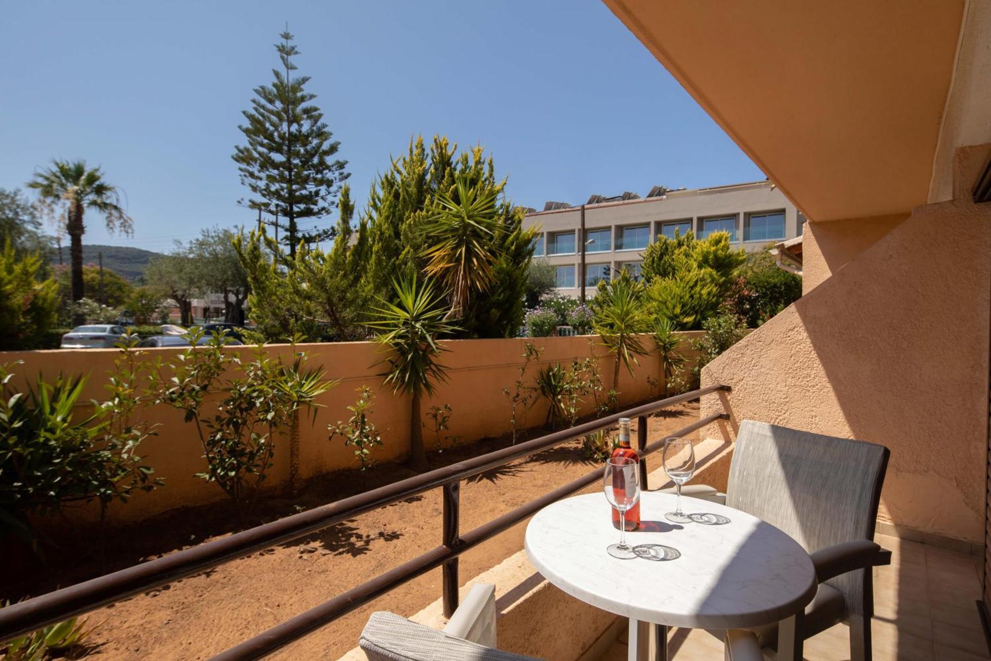 Hotel Rossis Mesongi Exterior photo